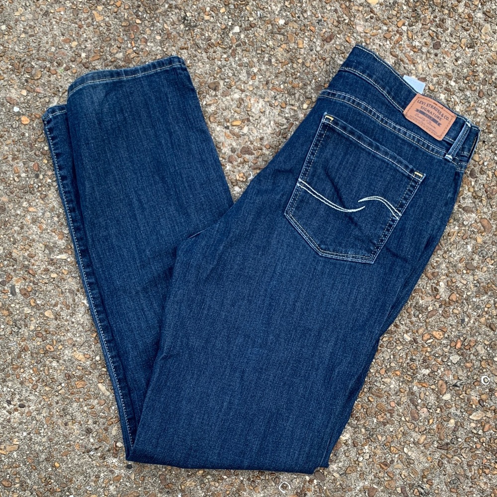 Levi’s signature mid rise straight